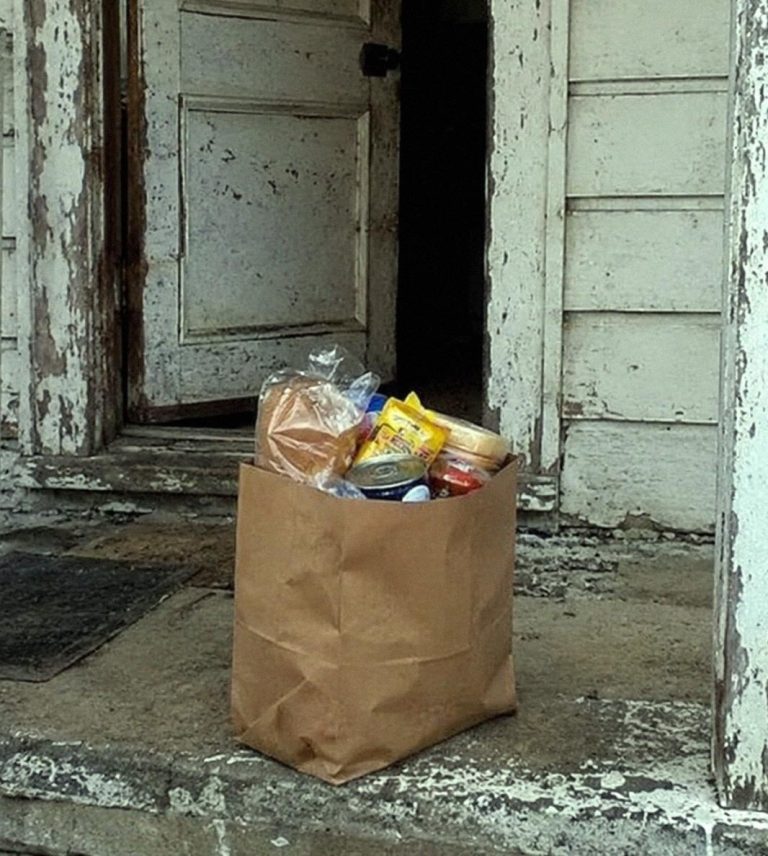 My Four Children and I Were Hardly Surviving – Until Someone Started Leaving Food Outside Our Door.