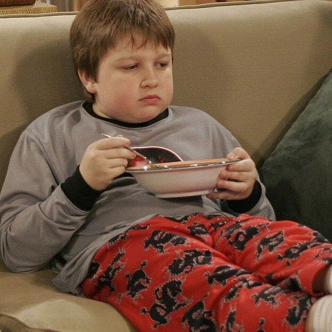 Angus T. Jones, Who Played Jake Harper, Left The Show “Two And A Half Men” 9 Years Ago – This Is Him Today